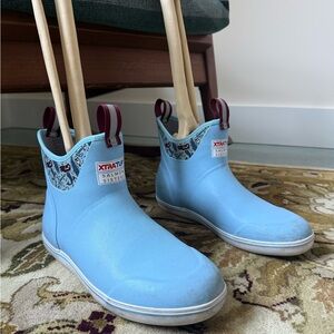 XTRATUF Women's Blue Rain Boots Salmon Sisters Mermaids 🧜♀️